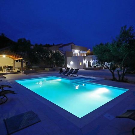 Apartmani Olivia ビビニェ エクステリア 写真