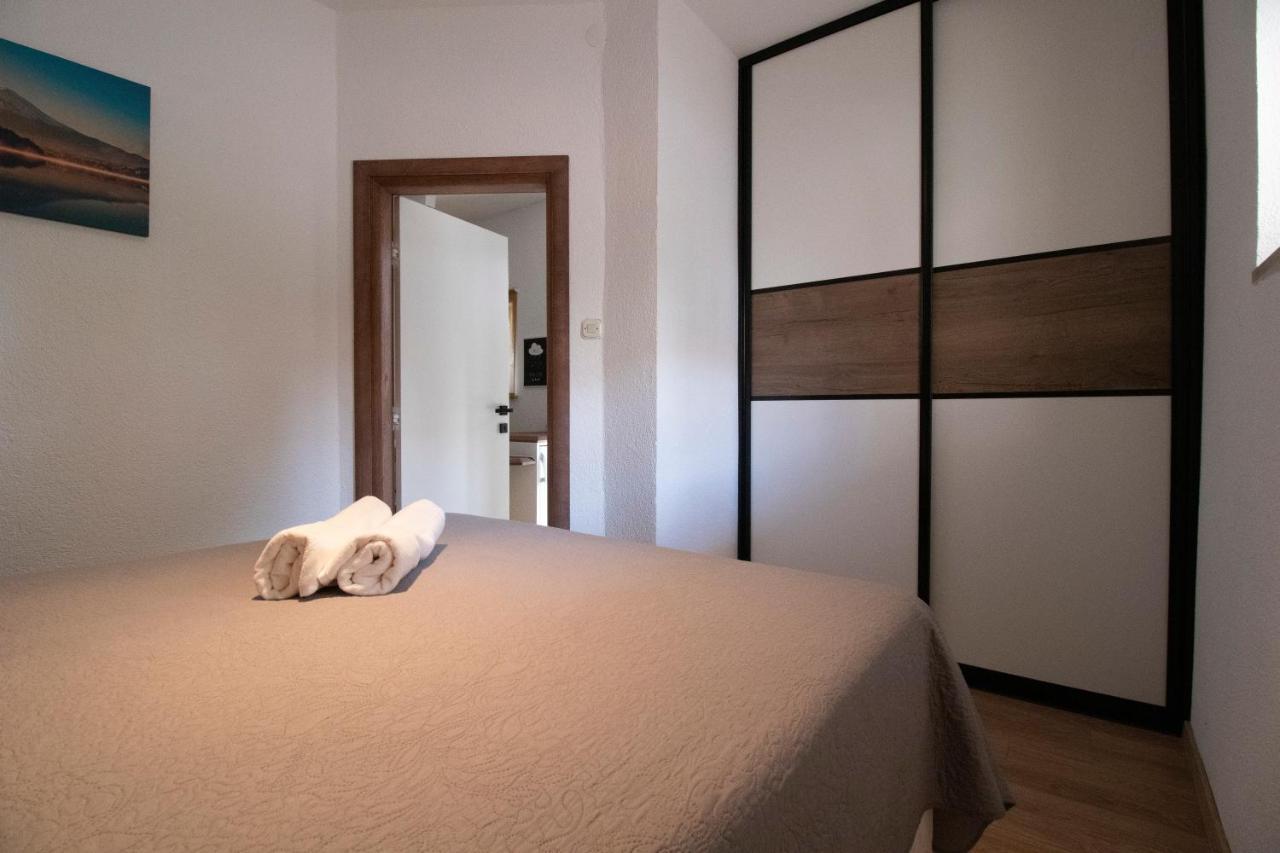 Apartmani Olivia ビビニェ エクステリア 写真