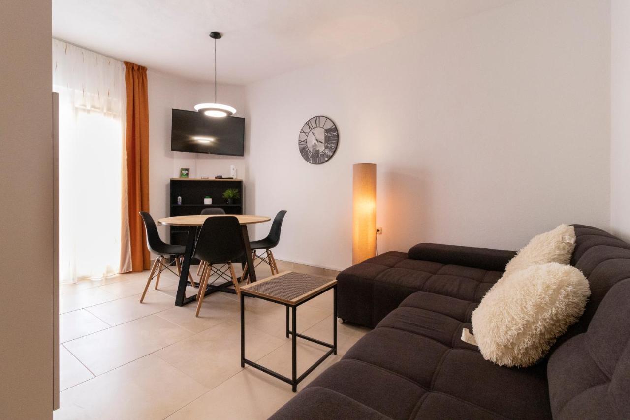 Apartmani Olivia ビビニェ エクステリア 写真