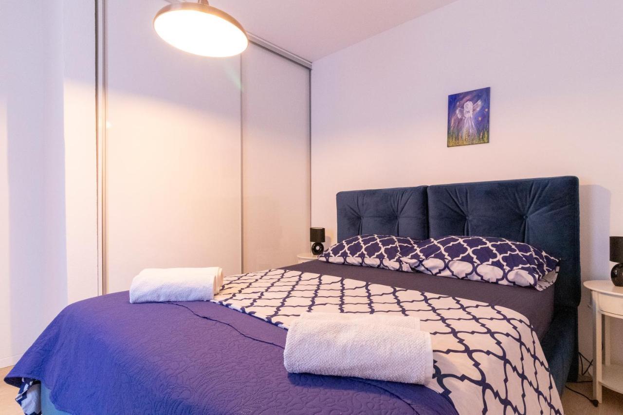 Apartmani Olivia ビビニェ エクステリア 写真