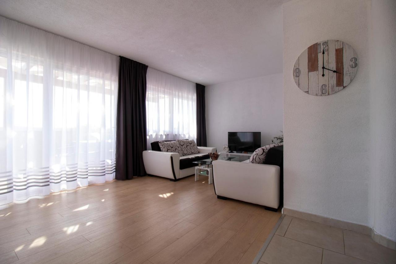 Apartmani Olivia ビビニェ エクステリア 写真