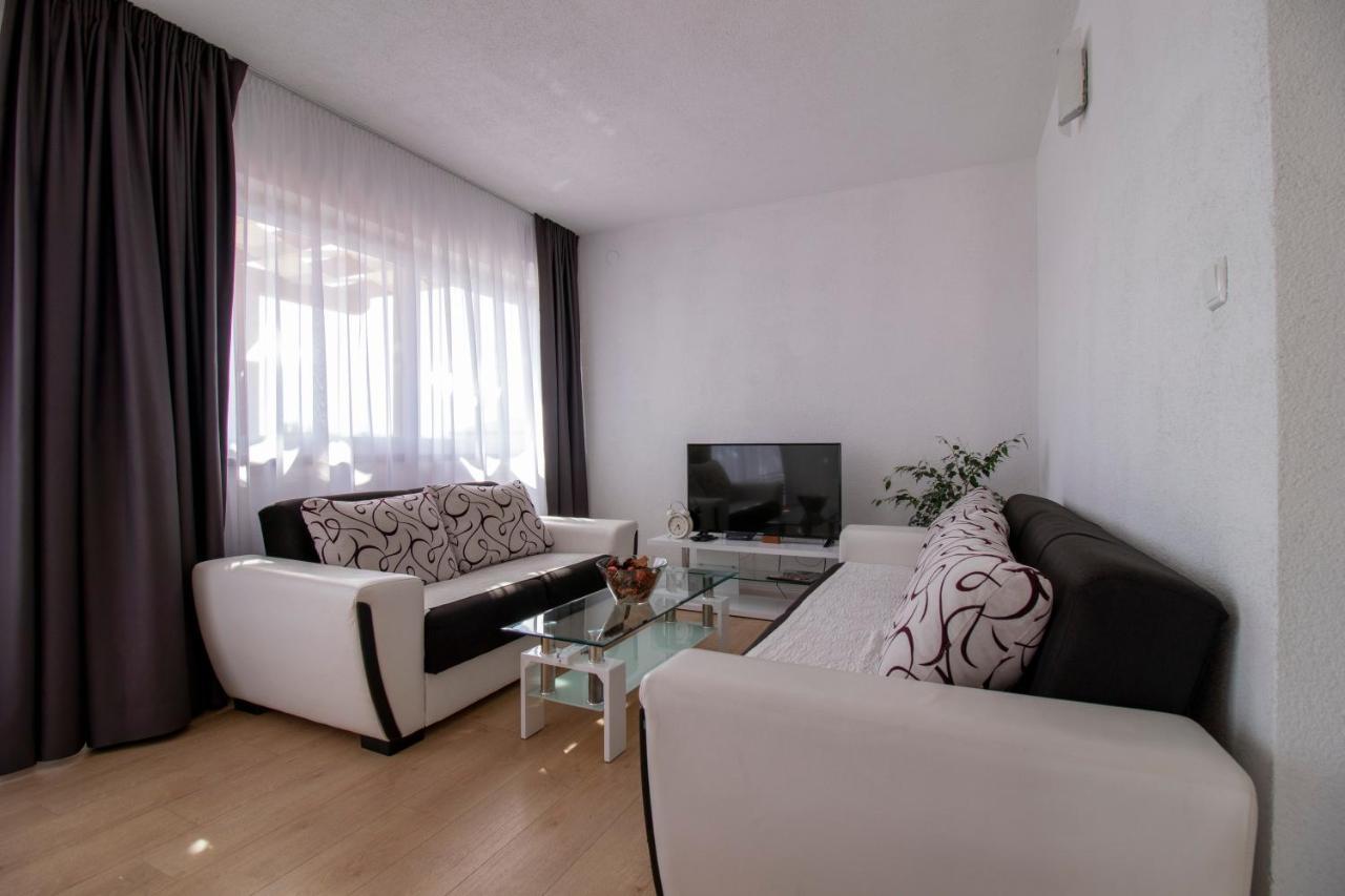 Apartmani Olivia ビビニェ エクステリア 写真