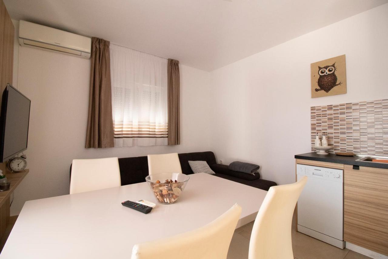 Apartmani Olivia ビビニェ エクステリア 写真
