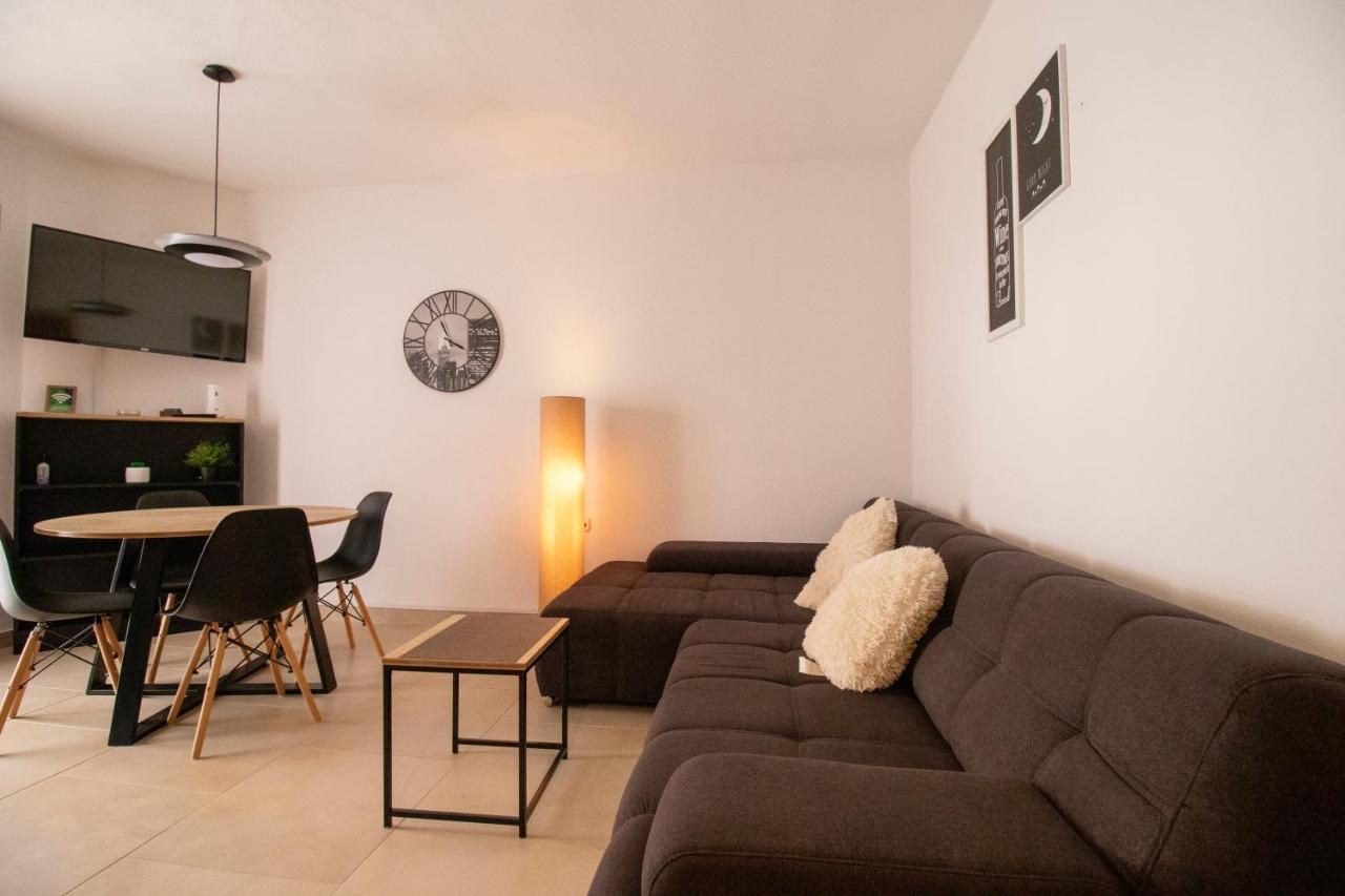 Apartmani Olivia ビビニェ エクステリア 写真