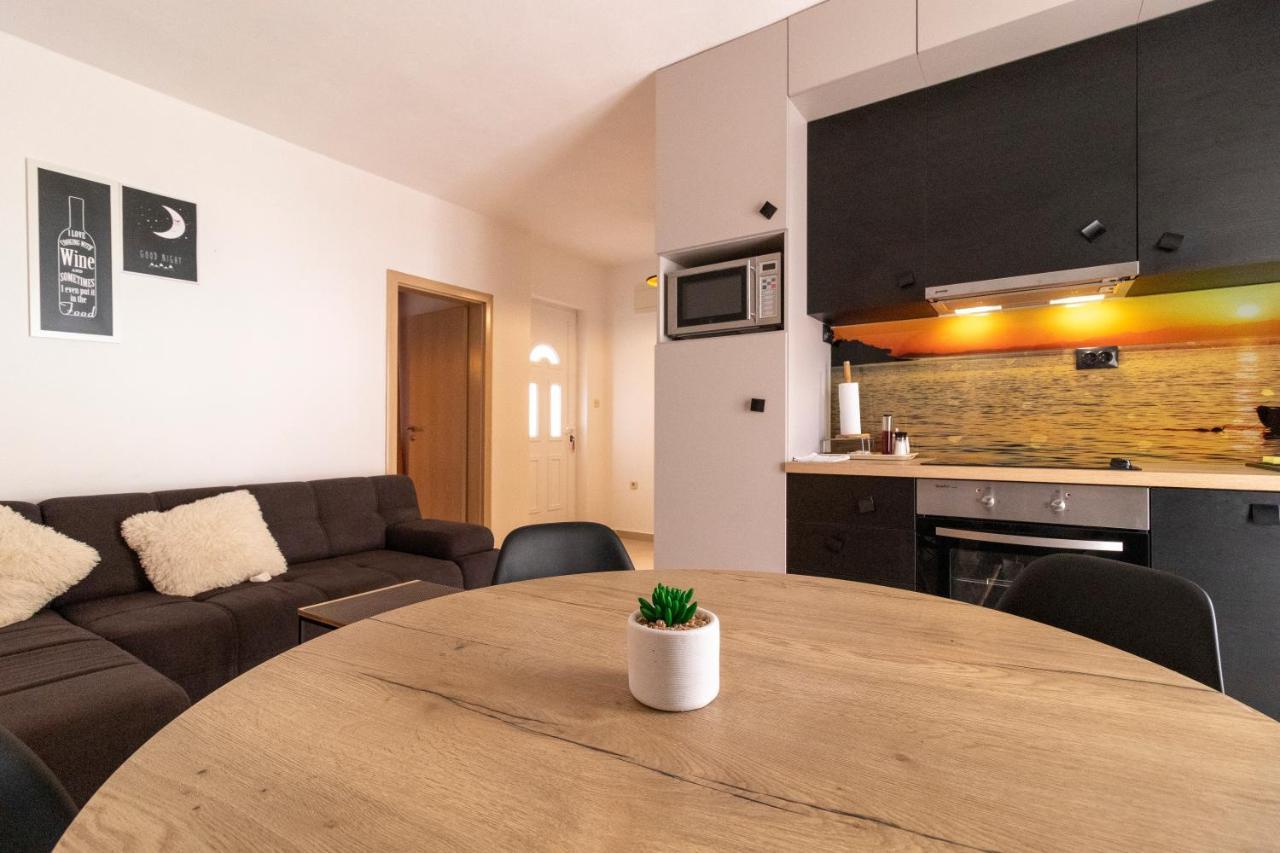Apartmani Olivia ビビニェ エクステリア 写真