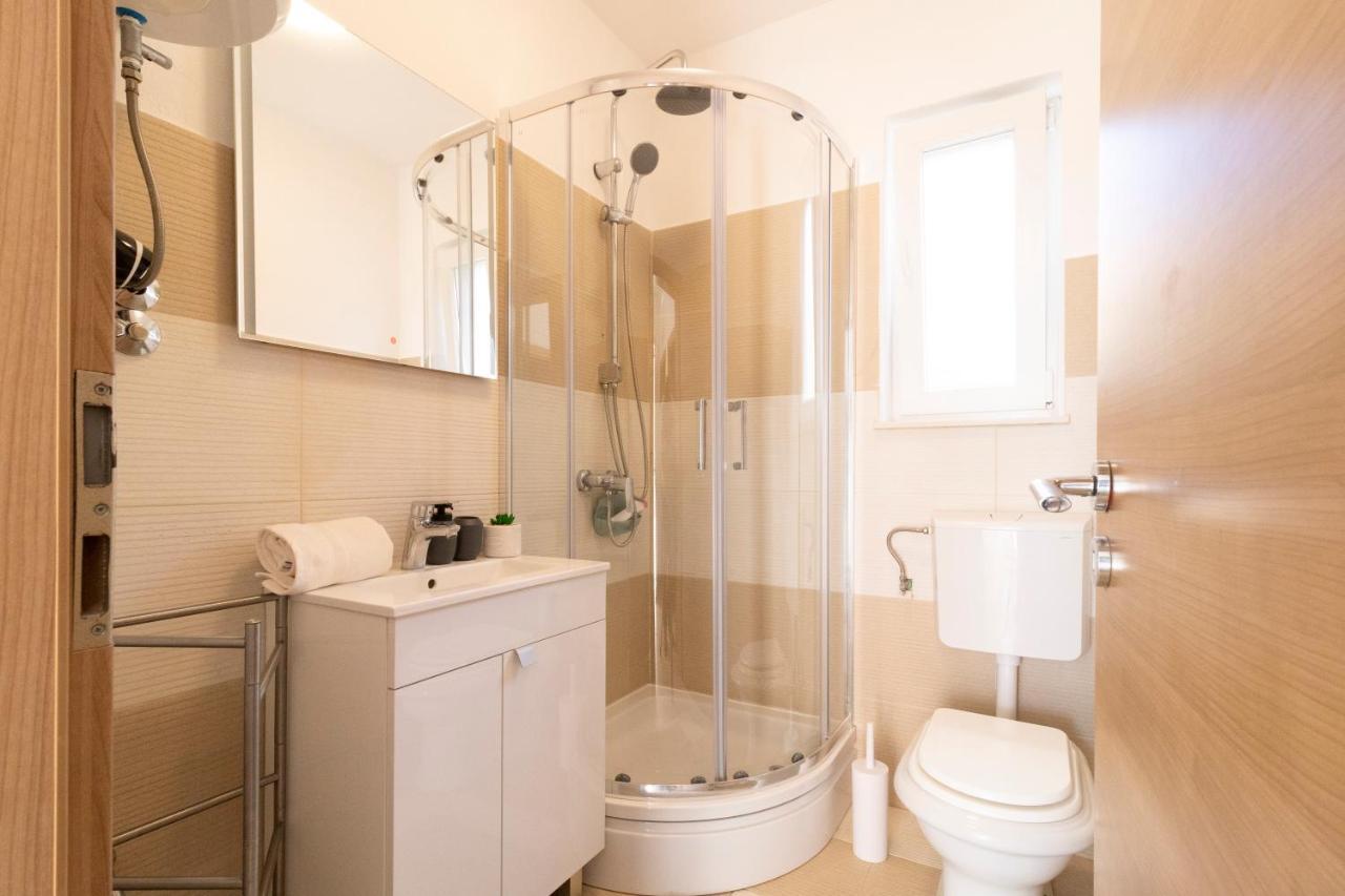 Apartmani Olivia ビビニェ エクステリア 写真
