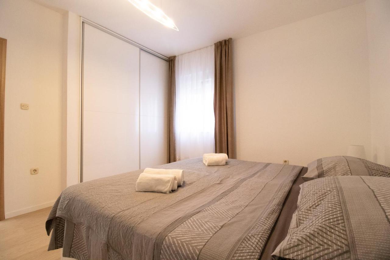 Apartmani Olivia ビビニェ エクステリア 写真