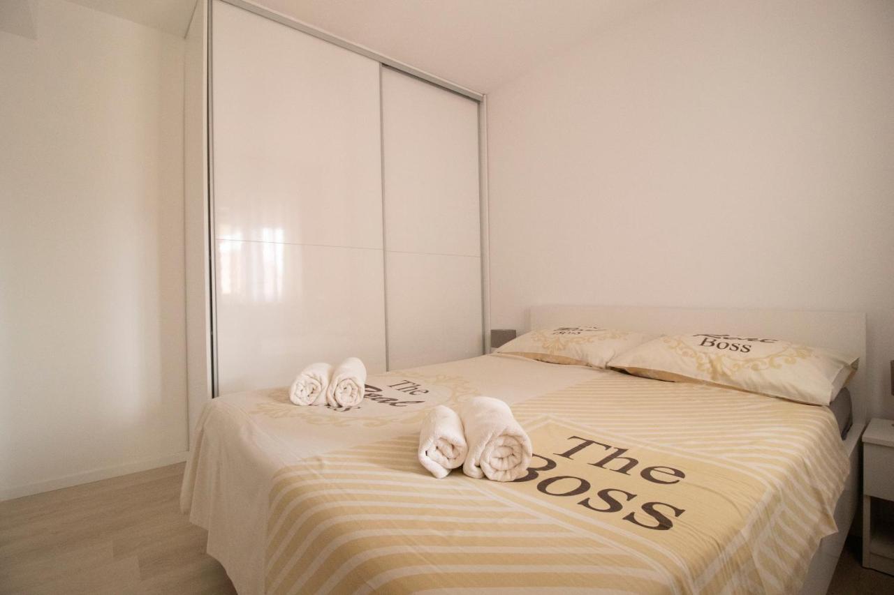 Apartmani Olivia ビビニェ エクステリア 写真