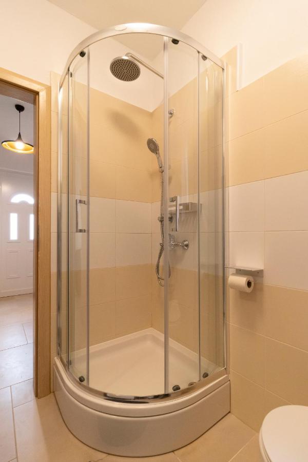 Apartmani Olivia ビビニェ エクステリア 写真