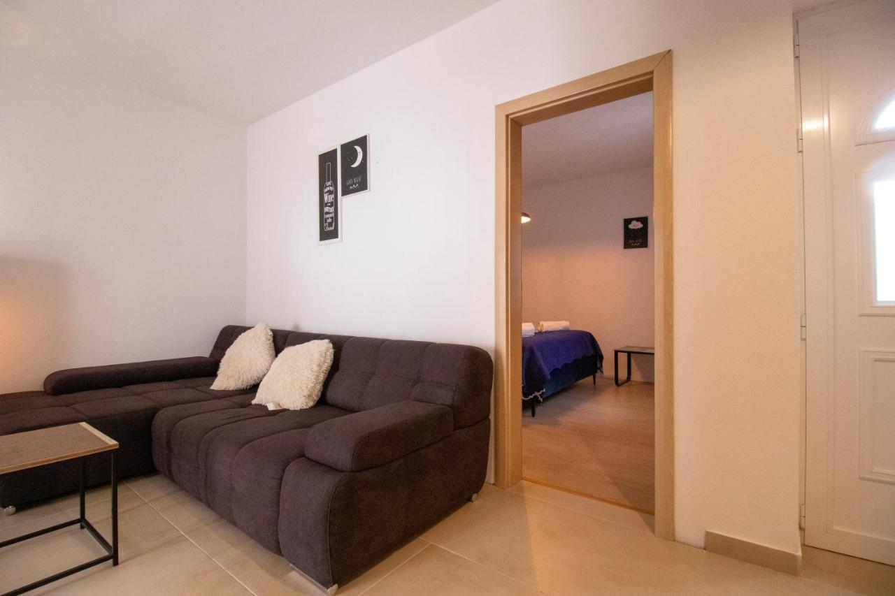 Apartmani Olivia ビビニェ エクステリア 写真