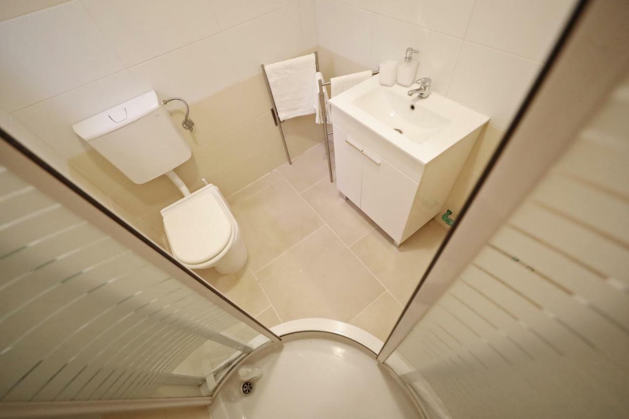 Apartmani Olivia ビビニェ エクステリア 写真