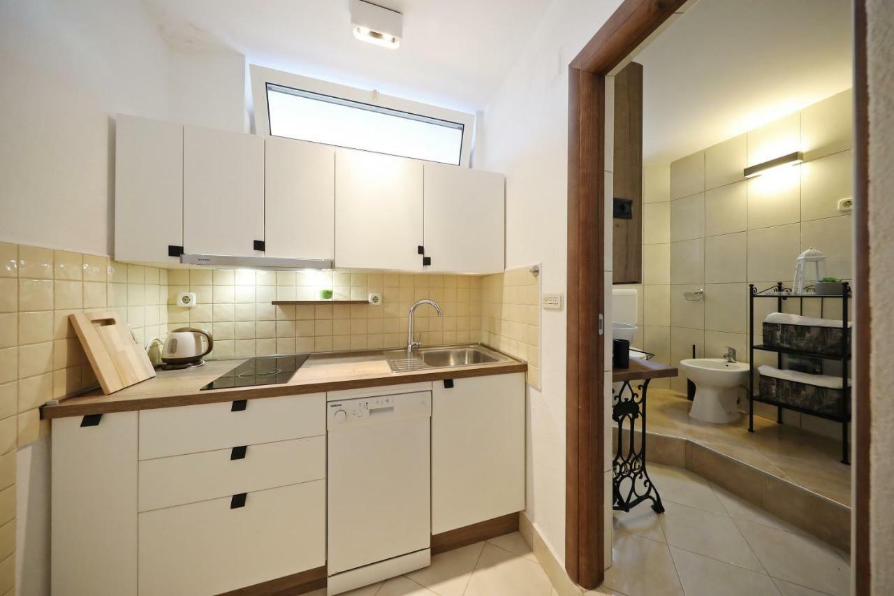 Apartmani Olivia ビビニェ エクステリア 写真