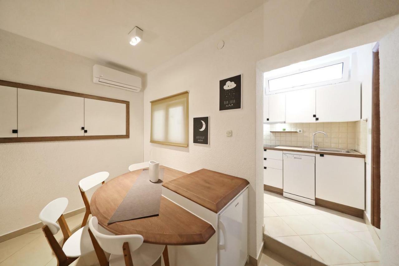 Apartmani Olivia ビビニェ エクステリア 写真