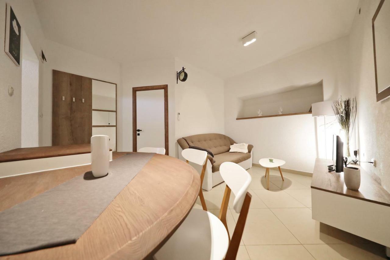 Apartmani Olivia ビビニェ エクステリア 写真