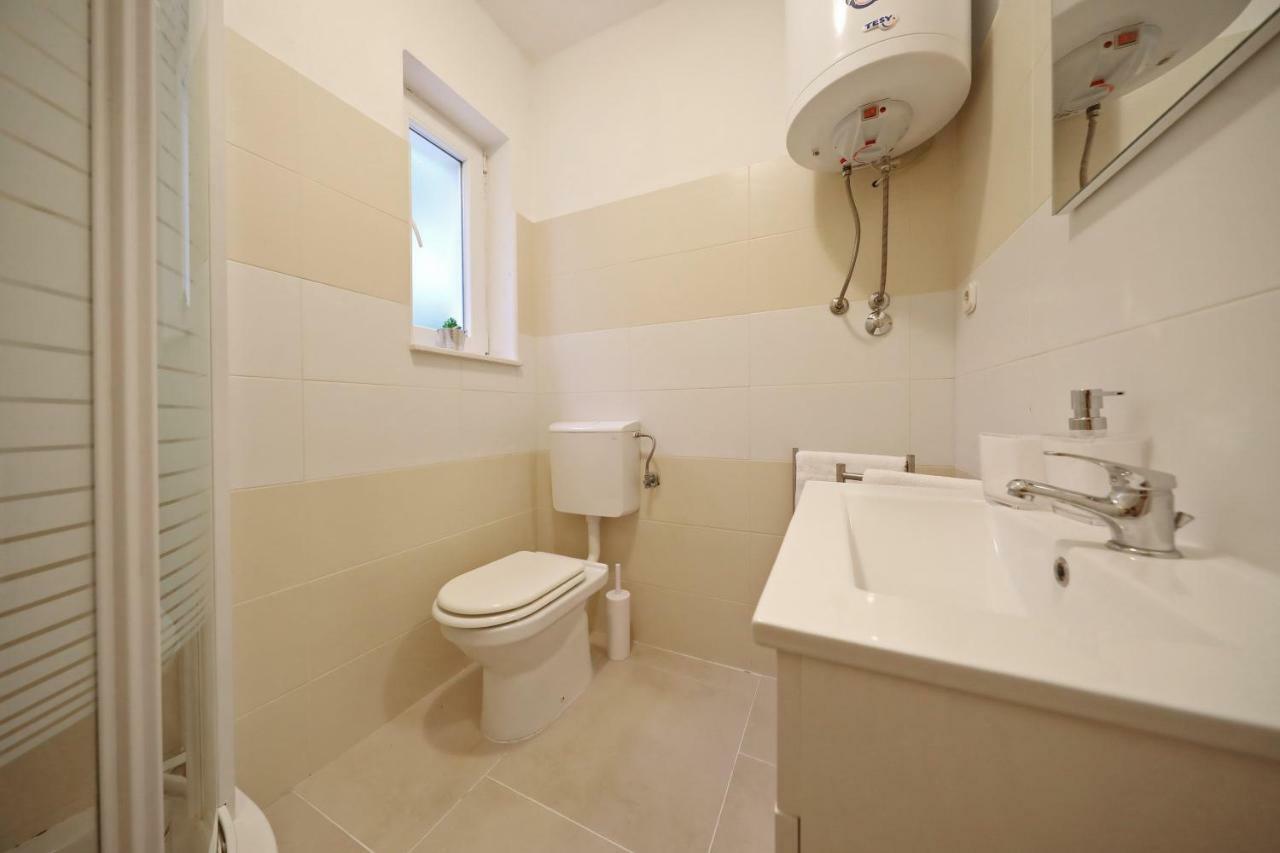 Apartmani Olivia ビビニェ エクステリア 写真