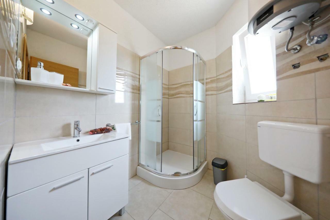 Apartmani Olivia ビビニェ エクステリア 写真